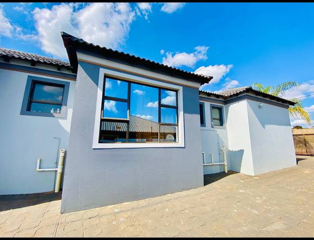 5 BEDROOM HOUSE FOR SALE IN DUMASI